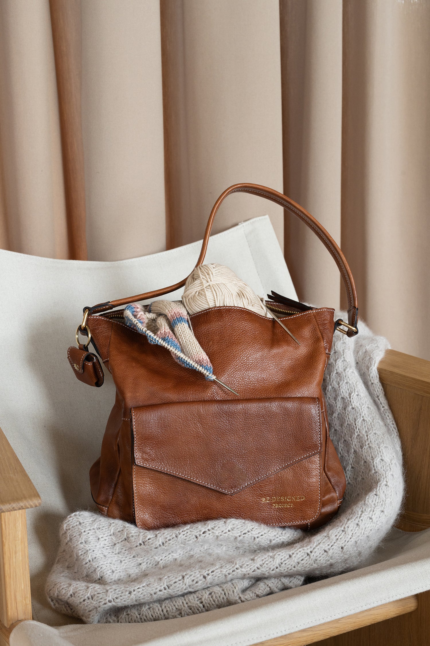 PROJECT Project 1 Shoulder bag Walnut/Gold