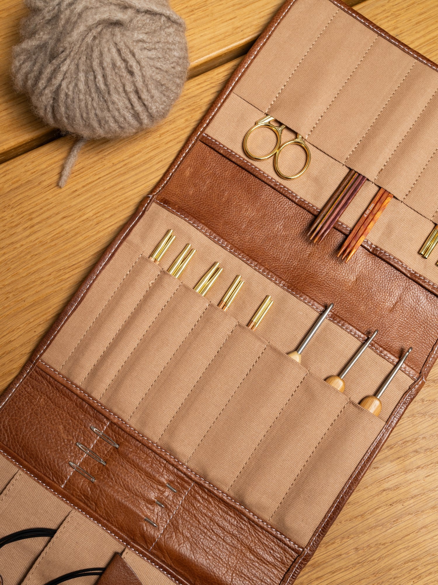 PROJECT Project 14 Needle Case Walnut/Gold