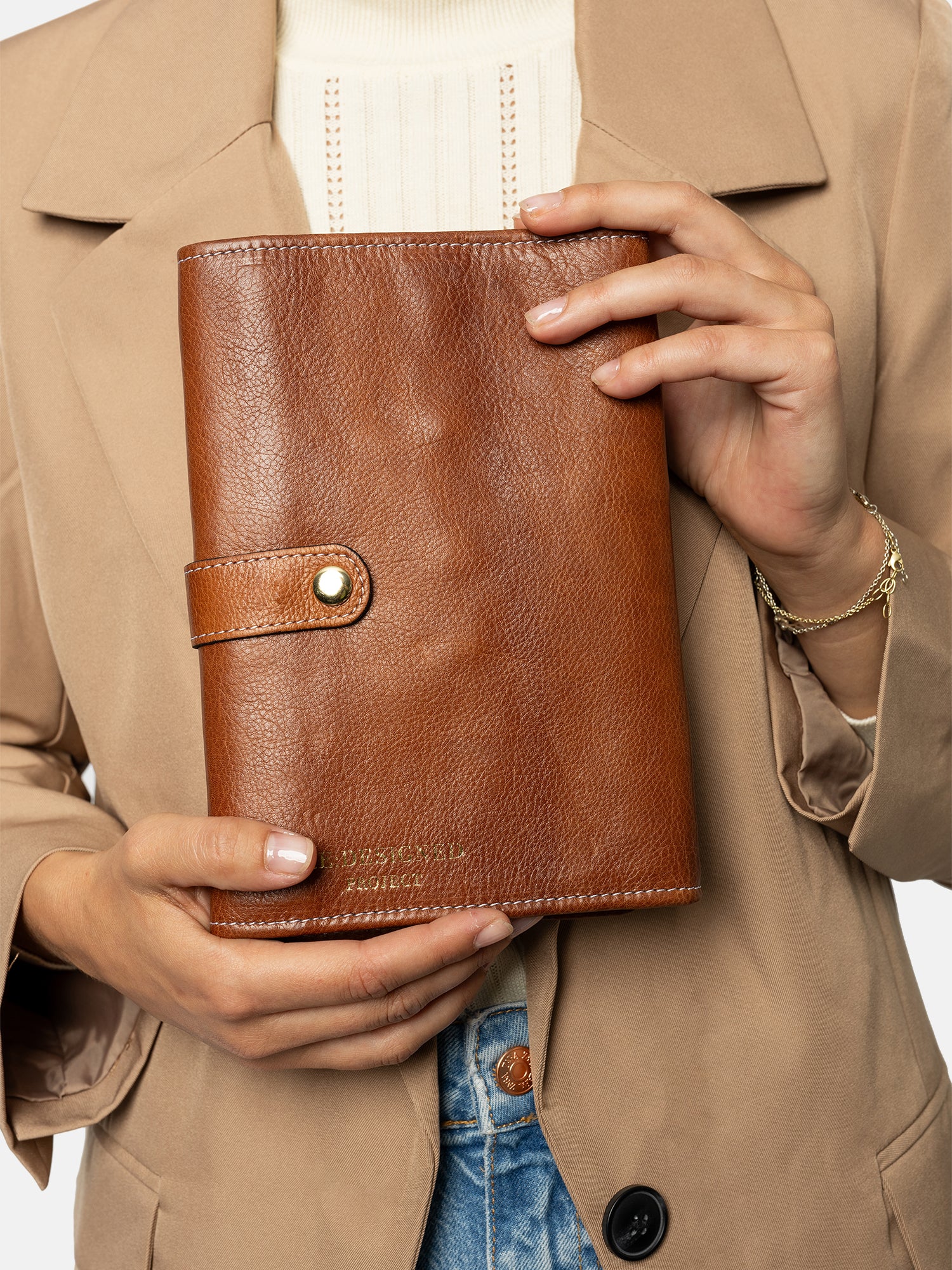 PROJECT Project 7 Needle Case Walnut/Gold