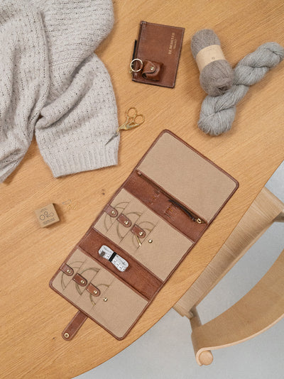 PROJECT Project 7 Needle Case Walnut/Gold