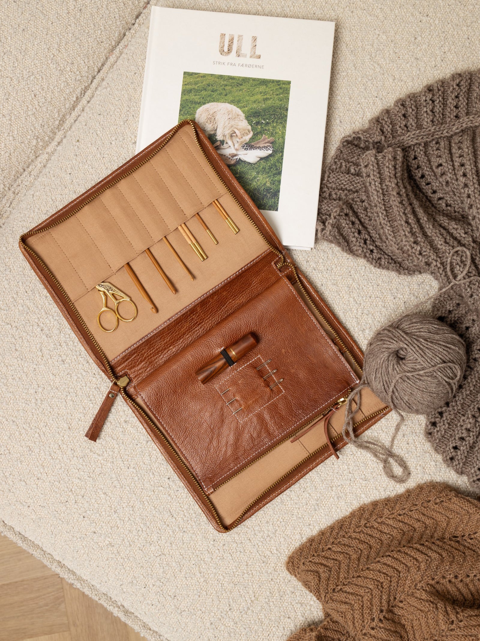 PROJECT Project 8 Needle Case Walnut/Gold